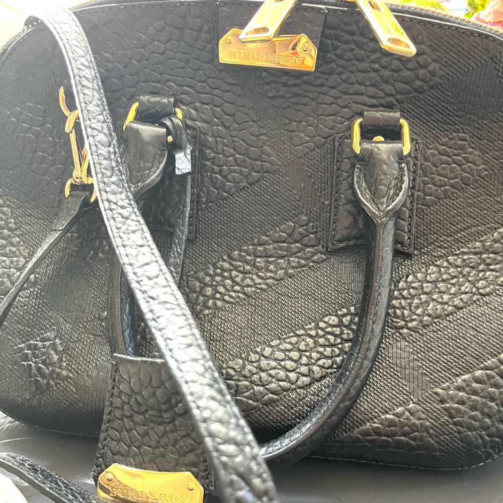Two handles medium clutch Burburry bag almost new